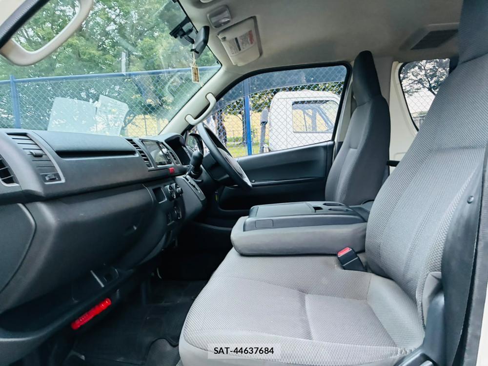 Toyota HIACE VAN 2019-02 8023939-9