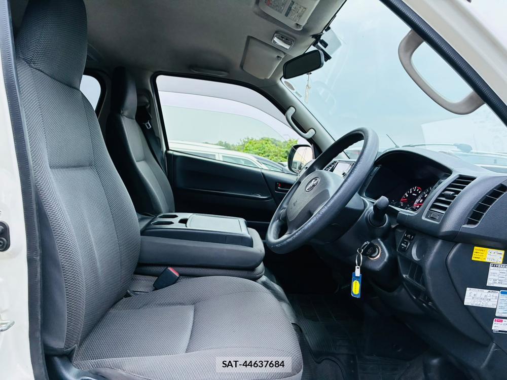 Toyota HIACE VAN 2019-02 8023939-10