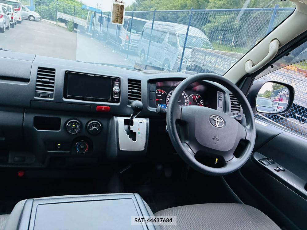 Toyota HIACE VAN 2019-02 8023939-11