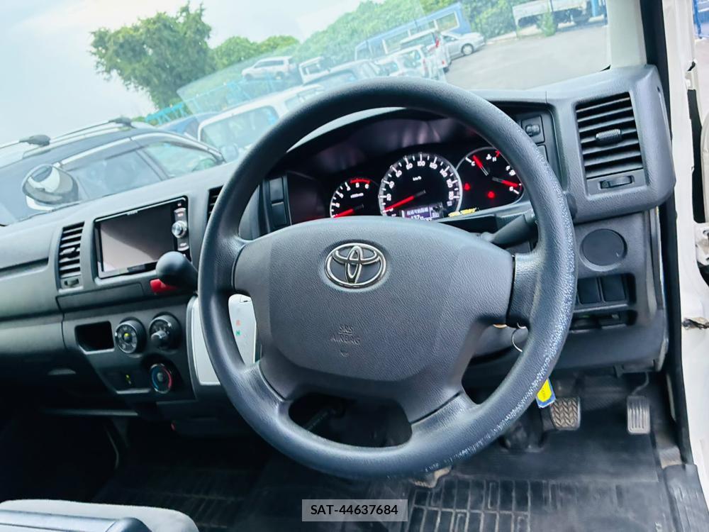 Toyota HIACE VAN 2019-02 8023939-13