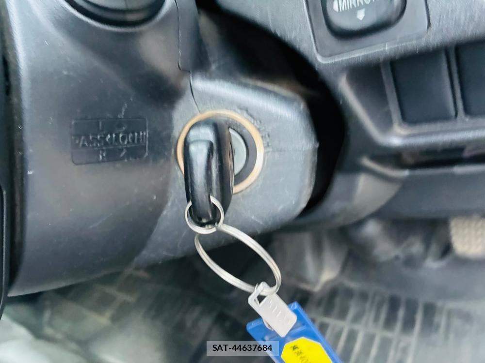 Toyota HIACE VAN 2019-02 8023939-15