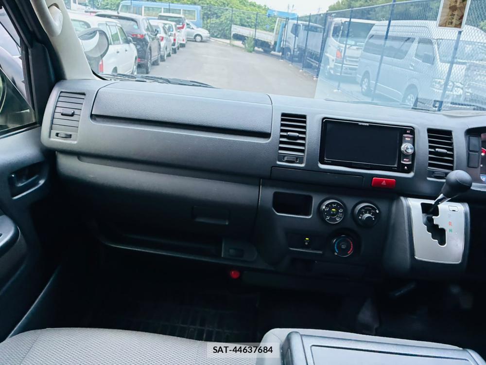 Toyota HIACE VAN 2019-02 8023939-16