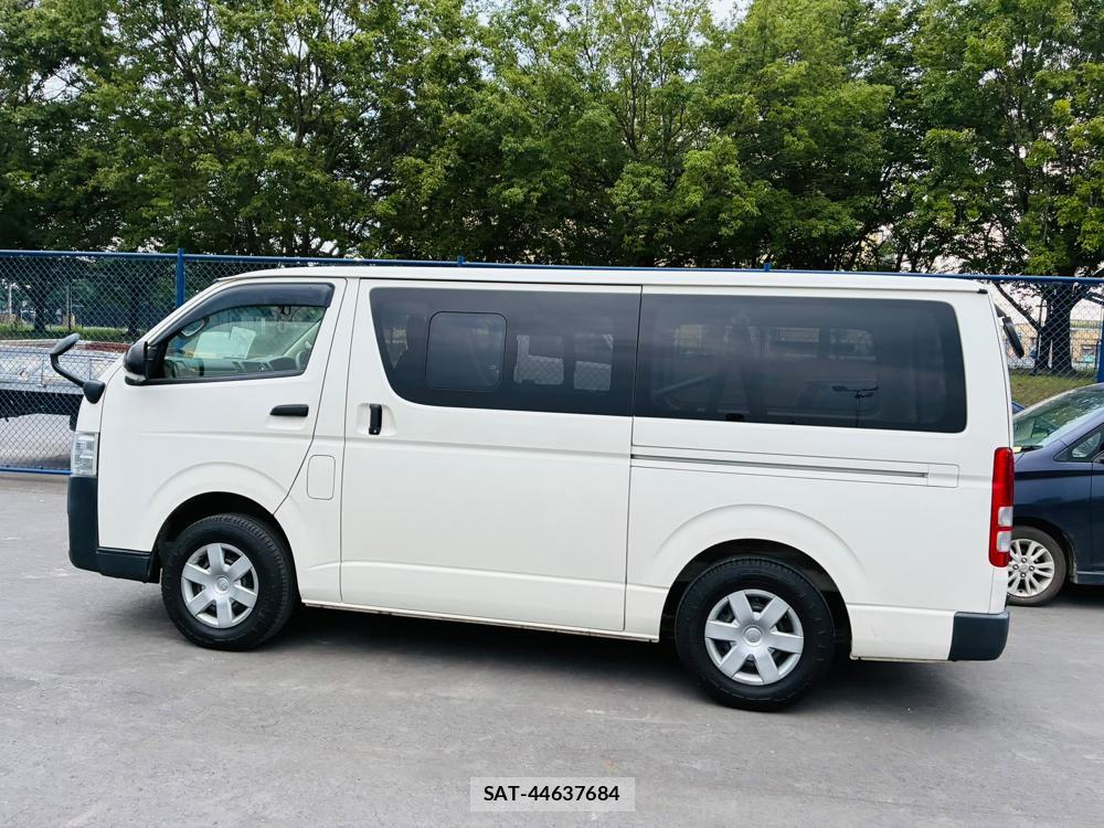 Toyota HIACE VAN 2019-02 8023939-1