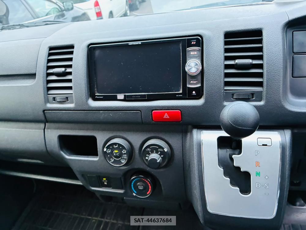 Toyota HIACE VAN 2019-02 8023939-18