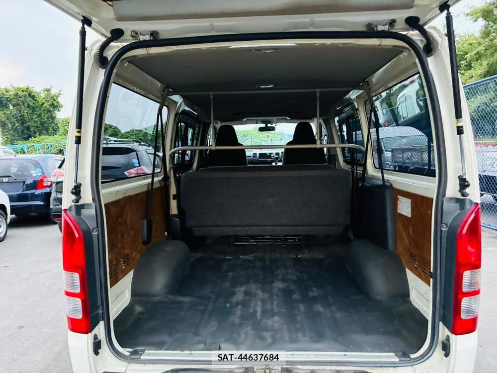 Toyota HIACE VAN 2019-02 8023939-24