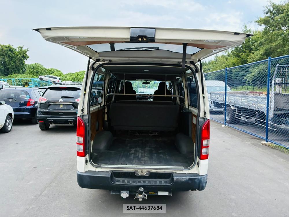 Toyota HIACE VAN 2019-02 8023939-25