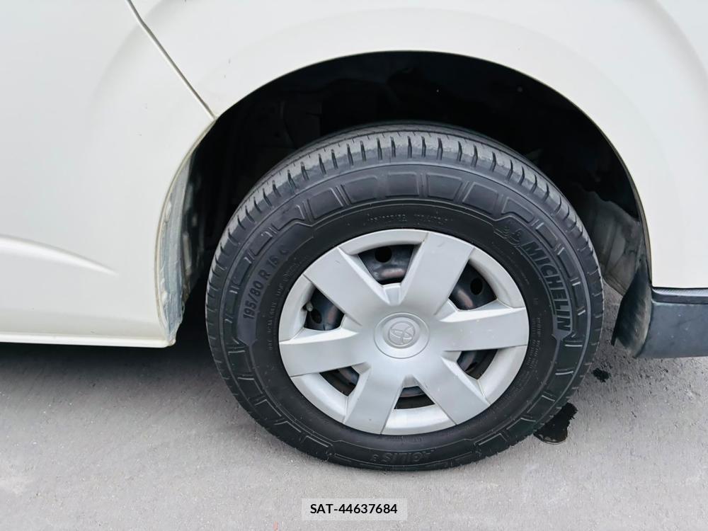 Toyota HIACE VAN 2019-02 8023939-27