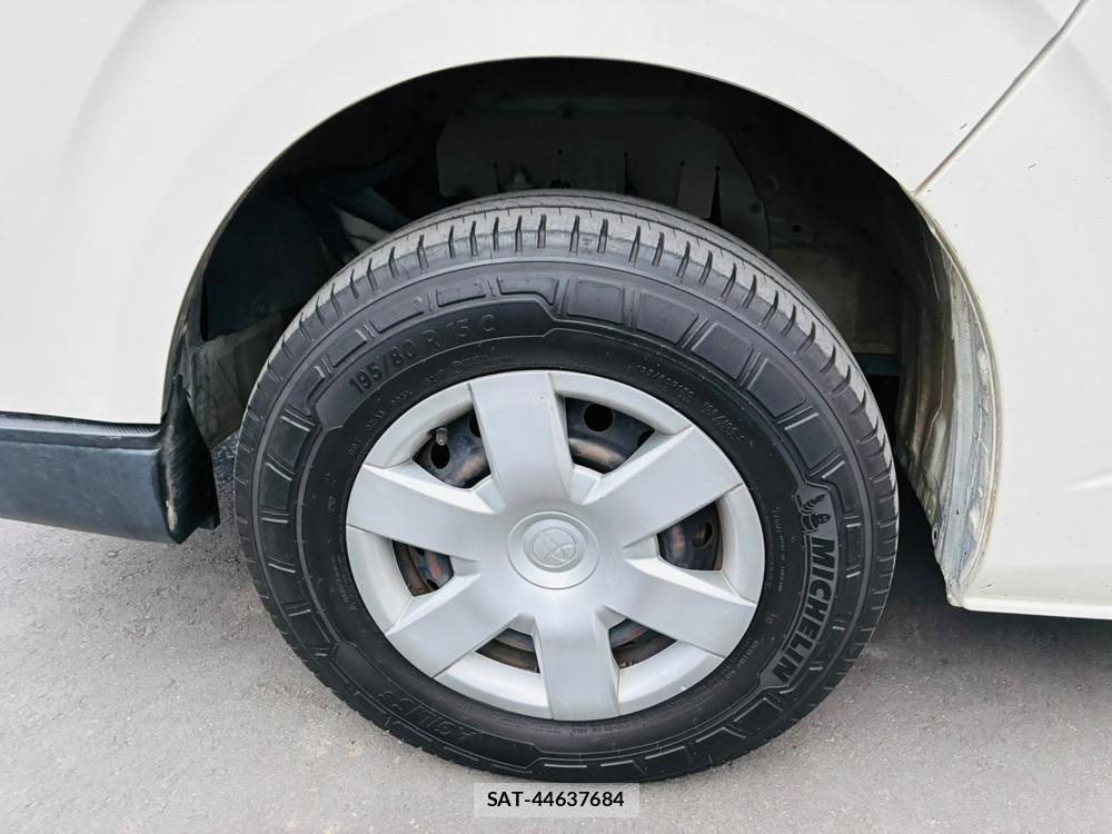 Toyota HIACE VAN 2019-02 8023939-28