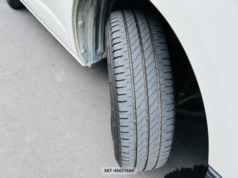 Toyota HIACE VAN 2019-02 8023939-30