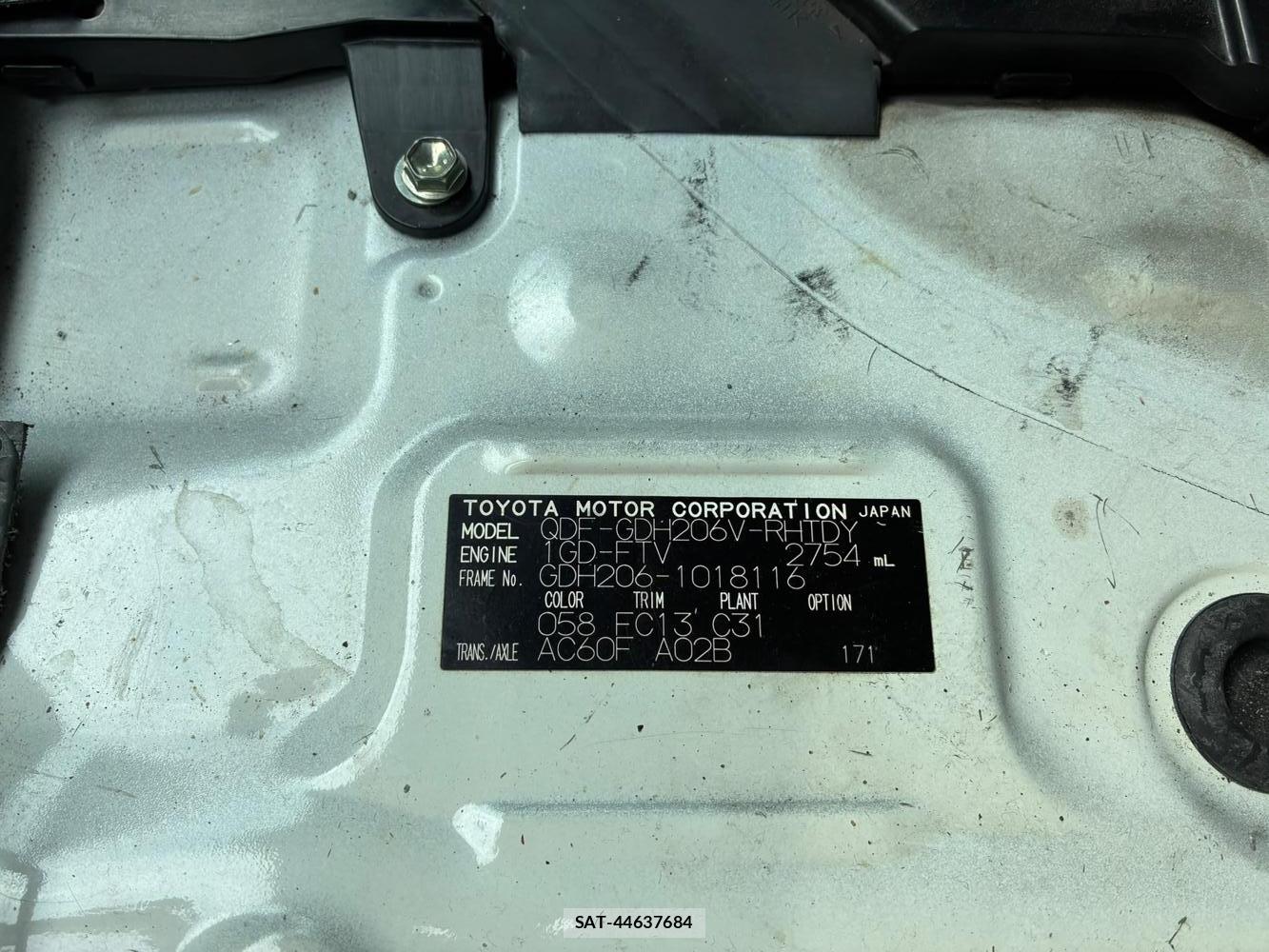 Toyota HIACE VAN 2019-02 8023939-36
