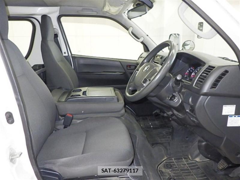 Toyota HIACE VAN 2020-06 7533090-4