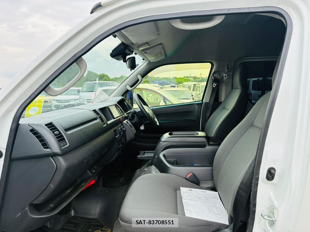 Toyota HIACE VAN 2020-07 8665581-9