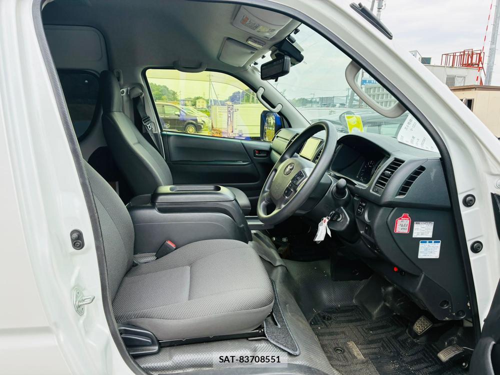 Toyota HIACE VAN 2020-07 8665581-10