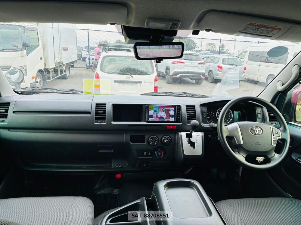 Toyota HIACE VAN 2020-07 8665581-12