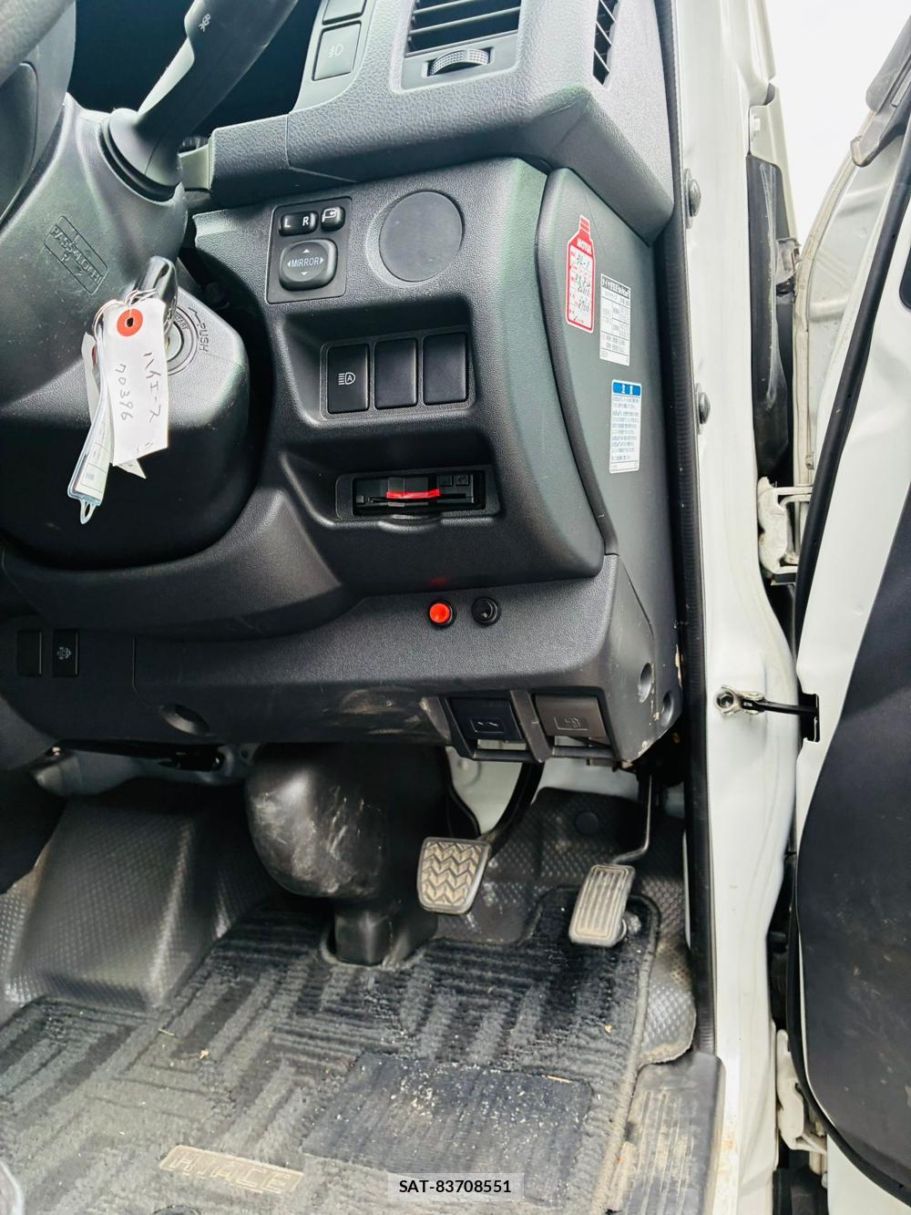 Toyota HIACE VAN 2020-07 8665581-16