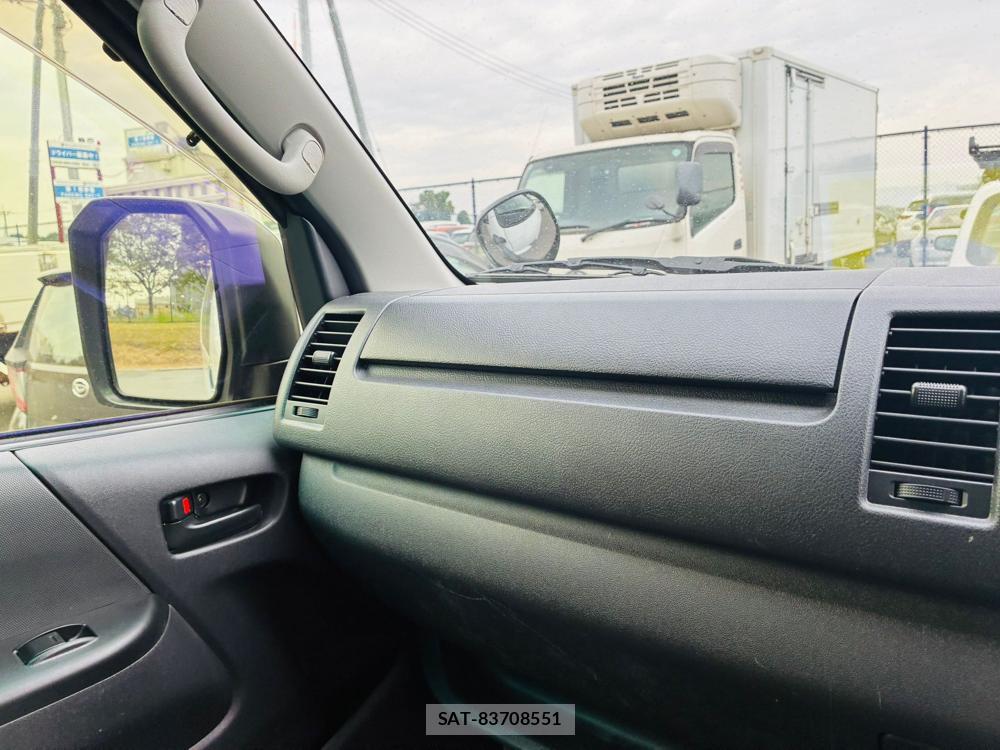 Toyota HIACE VAN 2020-07 8665581-18