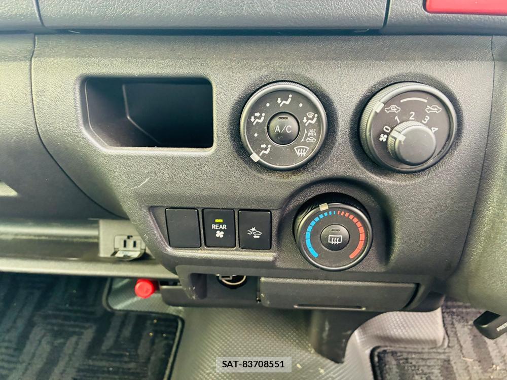 Toyota HIACE VAN 2020-07 8665581-21