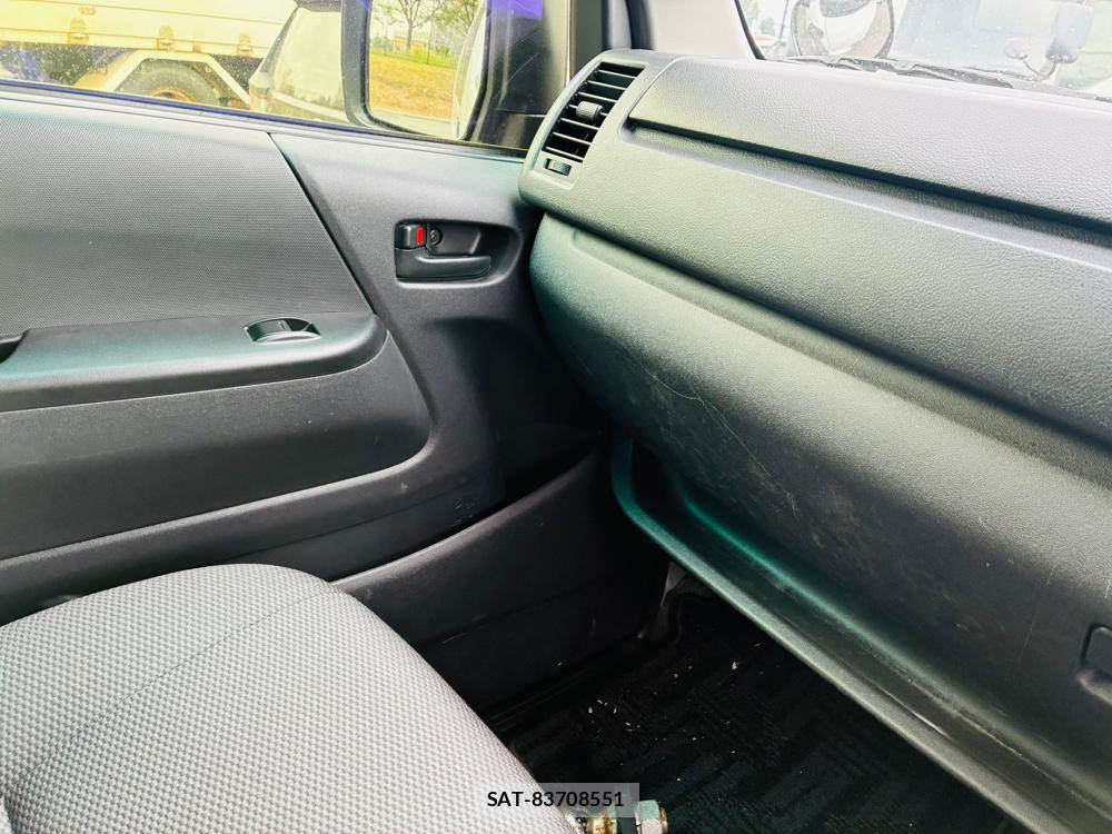 Toyota HIACE VAN 2020-07 8665581-23
