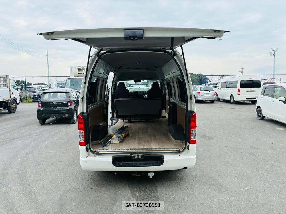 Toyota HIACE VAN 2020-07 8665581-26