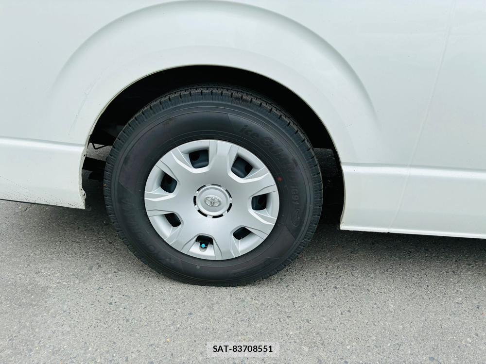 Toyota HIACE VAN 2020-07 8665581-27