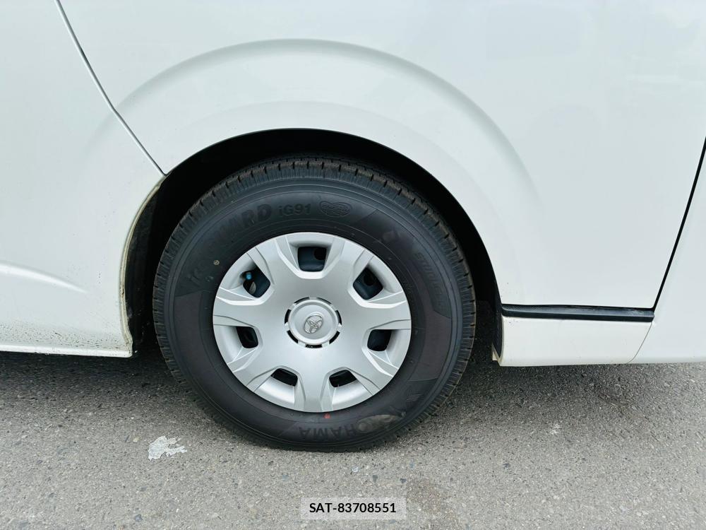 Toyota HIACE VAN 2020-07 8665581-28