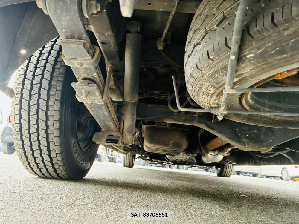 Toyota HIACE VAN 2020-07 8665581-35