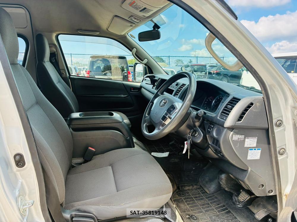 Toyota HIACE VAN 2020-08 8766398-9