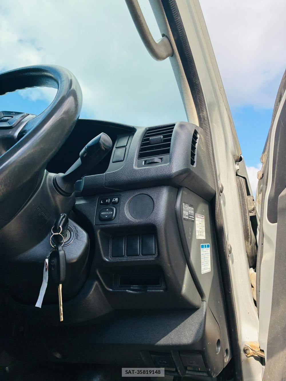 Toyota HIACE VAN 2020-08 8766398-13