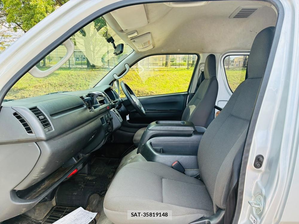 Toyota HIACE VAN 2020-08 8766398-8