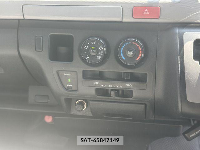 Toyota HIACE VAN 2010-07 883227-13