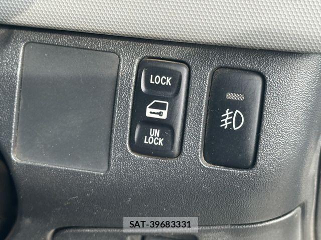 Toyota HIACE VAN 2010-04 1221680-12