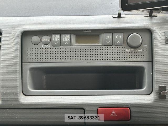 Toyota HIACE VAN 2010-04 1221680-15