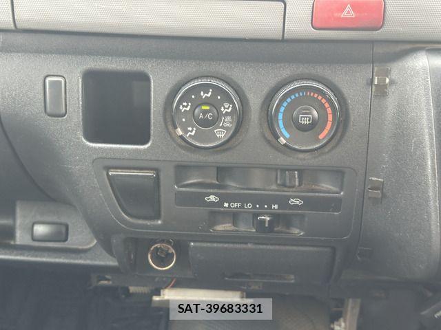 Toyota HIACE VAN 2010-04 1221680-16