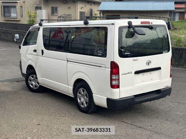 Toyota HIACE VAN 2010-04 1221680-1