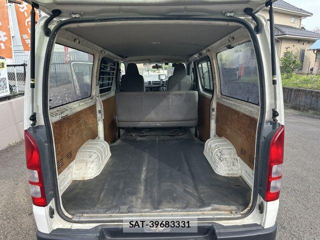 Toyota HIACE VAN 2010-04 1221680-6