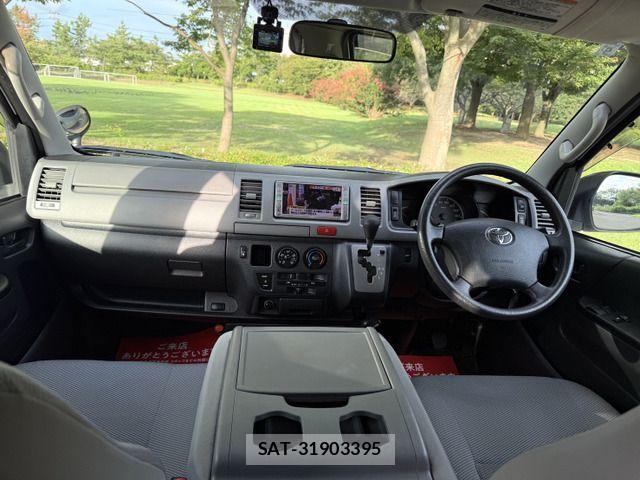 Toyota HIACE VAN 2007-11 1275830-11