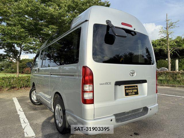 Toyota HIACE VAN 2007-11 1275830-1