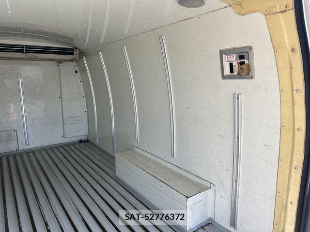 Toyota HIACE VAN 2008-09 1286070-9