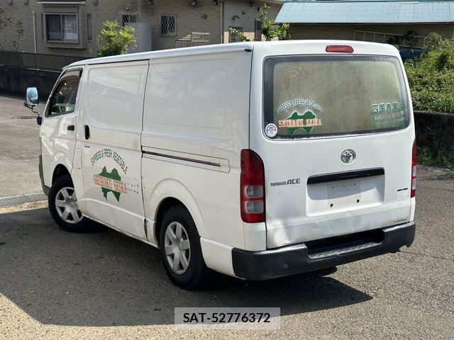 Toyota HIACE VAN 2008-09 1286070-4
