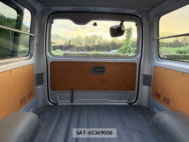 Toyota HIACE VAN 2007-10 1291641-19