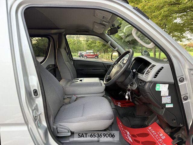 Toyota HIACE VAN 2007-10 1291641-8