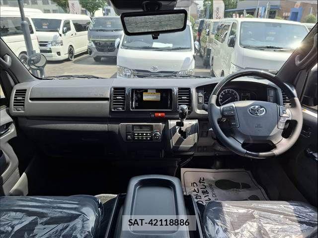 Toyota HIACE VAN 2025-04 1291653-3