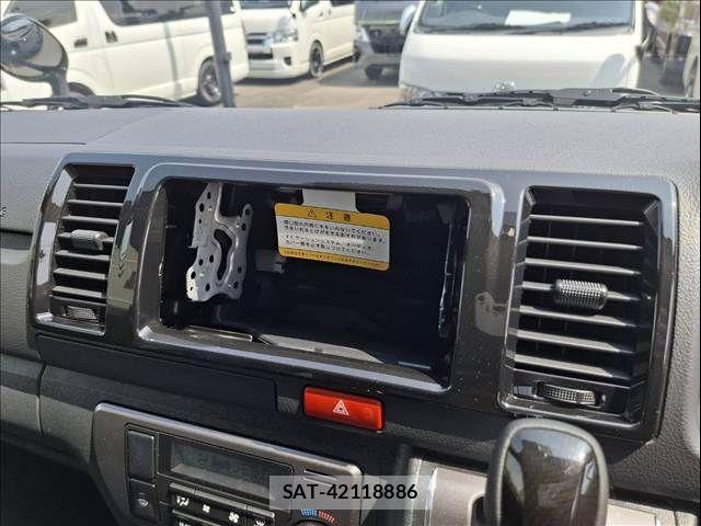 Toyota HIACE VAN 2025-04 1291653-4