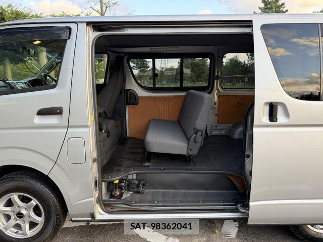 Toyota HIACE VAN 2012-11 1313184-17