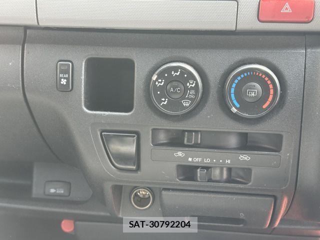 Toyota HIACE VAN 2006-07 1326086-13