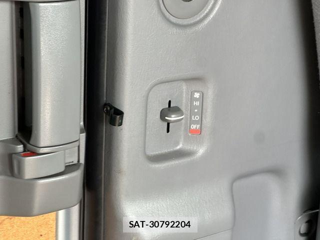 Toyota HIACE VAN 2006-07 1326086-15