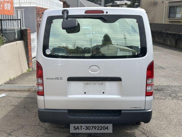 Toyota HIACE VAN 2006-07 1326086-17