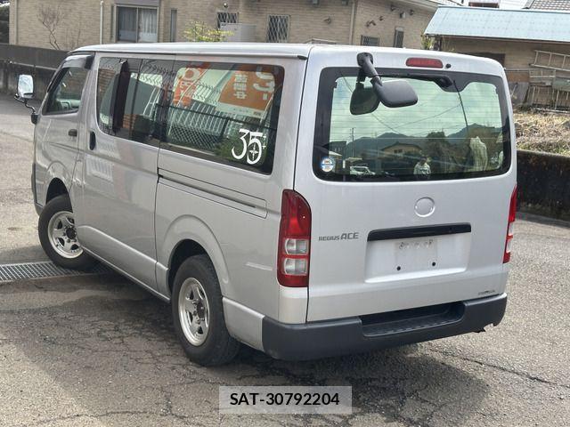 Toyota HIACE VAN 2006-07 1326086-1