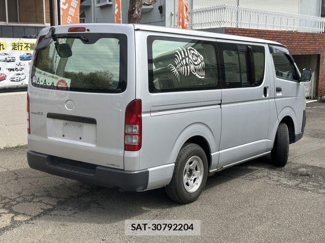 Toyota HIACE VAN 2006-07 1326086-3