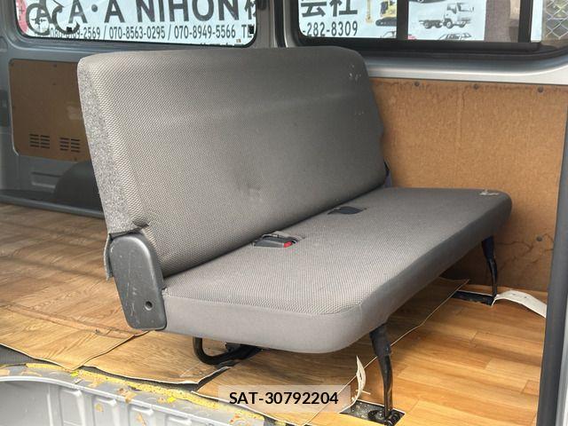 Toyota HIACE VAN 2006-07 1326086-5